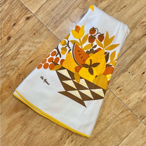 ***SOLD***Vintage Tablecloth - Picture 1 of 6